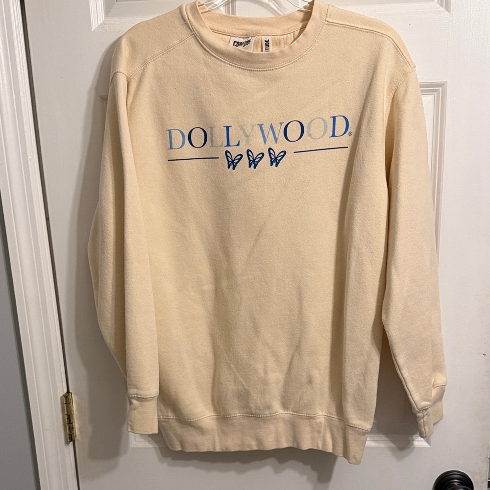 Dollywood Women's Cream Crewneck Sweatshirt size small gently used